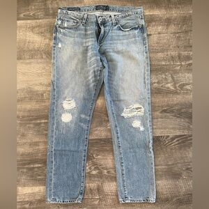 Lucky Brand 🍀 Distressed Blue Jeans 🥏